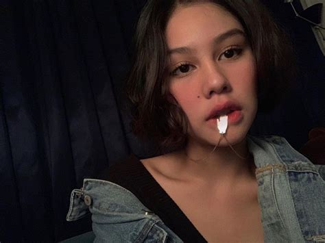 Yuk intip seperti apa gaya selfie kekinian cewek jepang yang bisa ditiru. Gaya Foto Selfie Hits - foto candid kekinian