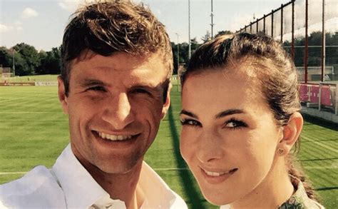 Thomas muller is a forward and is 6'1 and weighs 163 pounds. Lisa Trede Müller, vrouw van Thomas Müller - Spelersvrouw.nl