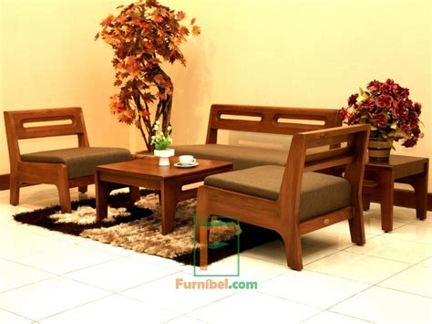 Kalau kamu ingin membuat interior ruang tamu yang mewah, kursi jati sofa ini memiliki bentuk yang cukup unik tanpa kaki, sehingga lebih dikenal dengan sofa lesehan. Jual Set Kursi Tamu Minimalis Tanpa Tanganan Dudukan Busa