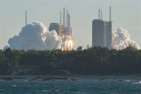 Jonathan mcdowell, astrofísico da universidade de harvard, disse que a situação não deve criar grandes problemas. China testa foguete que possibilitará construção de sua ...