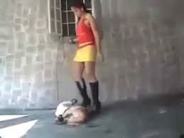 Woman cited after dogs escape and kill goat. Mulher pisoteia cão com salto alto e vídeo gera revolta na ...