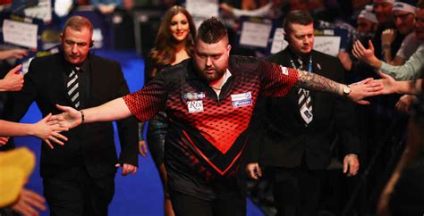 While sherrock became the first female player to win a match at the tournament, hedman holds the honour of being the first to record a televised win over a male opponent, defeating aaron turner at the 2005 uk open. Deelnemers WK Darts: dit zijn spelers die gaan strijden om ...
