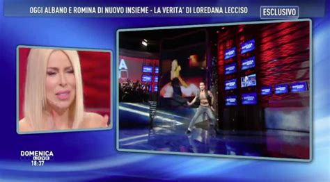 Una carriera televisiva cominciata in una piccola emittente di proprietà dell'ex marito fabio cazzato e del padre di lui che poi. Loredana Lecciso va fuori di seno in diretta Tv: tutte le ...