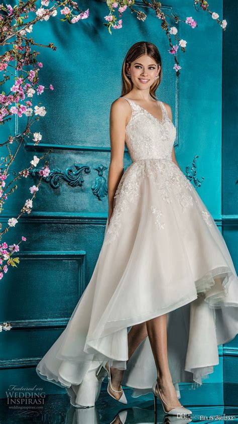 Il bolerino con collo alla coreana e manica corta lo rendono perfetto per la mezza stagione. 1001 + Idee per Abiti da sposa corti - i trend del 2019