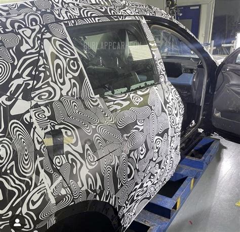 Lackpflege aus der raumfahrt macht waschstraßen überflüssig. 2022 Ford Mondeo Evos: first pix... - CAR ON REPIYU