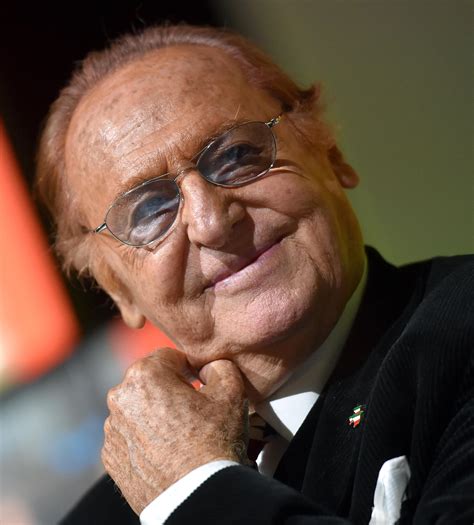 Renzo arbore è uno dei cantanti e degli artisti più amati e conosciuti del panorama musicale lorenzo giovanni arbore, conosciuto semplicemente come renzo arbore, è nato il 24 giugno 1937. Renzo Arbore torna con "Indietro tutta": "La Rai non mi ha ...