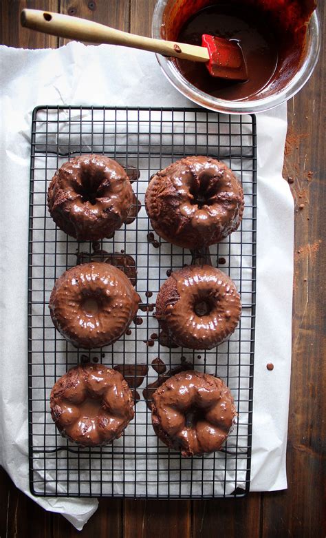 Plus, the addition of vanilla bean and raspberry icing is irresistible! Dash Mini Bundt Cake Recipes / Mini Funfetti Bundt Cake ...