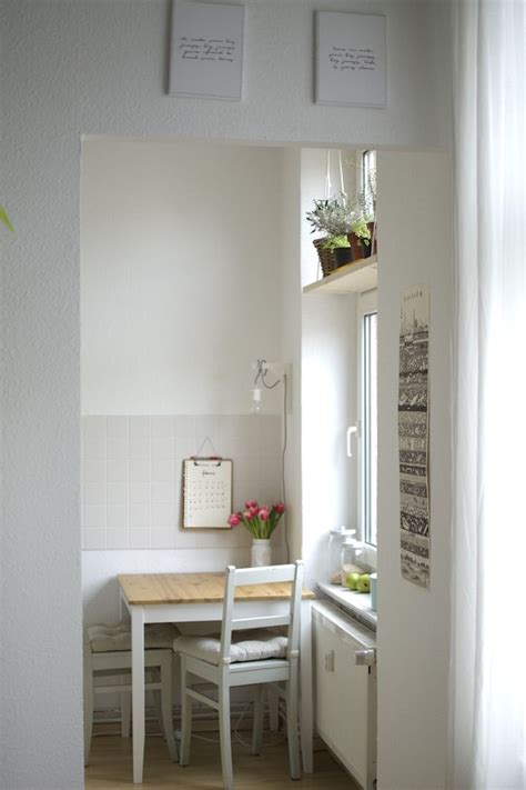 Stühle oder couchtische aus acrylglas wählen: at/least - Kleine Räume einrichten: 5 Tricks für die Mini ...