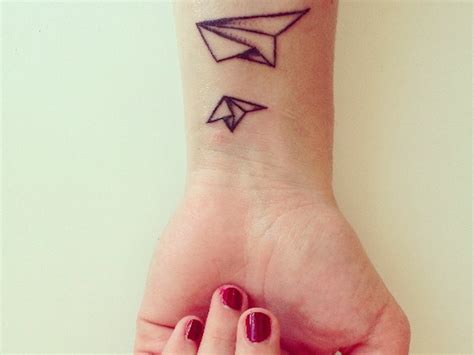 ▷ diese 25 papierflugzeug anleitungen musst du falten! Tattoo-Ratgeber: Aus Fehlern lernen - Louise et Hélène