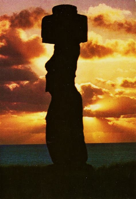 Rapa nui, commonly known in english as easter island, is a volcanic island in the south eastern pacific ocean, and one of the most isolated inhabited islands on earth. DESDELAVEGARD/Ub Solis: Rapa Nui: La Isla de Pascua