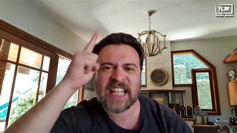 Luis fernando de moura cagnin is a brazilian musician, music instructor and youtuber who produces videos about heavy metal culture, video ga. nando moura xingando muito o olavo de carvalho ao som de ...