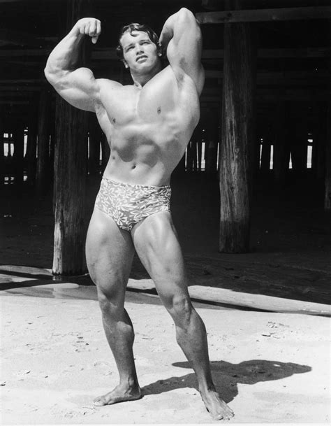 Arnold schwarzenegger wurde am 30. Arnold Schwarzenegger erhält "Mister Universum"-Pokal ...