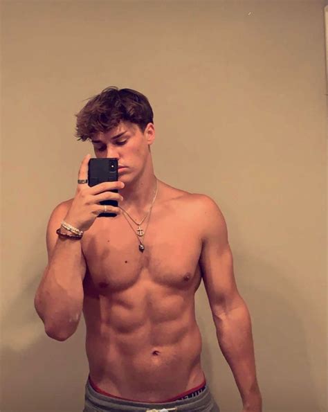 Noah beck (@noahbeck) on tiktok | 1.8b likes. Noah beck 😌 | Rapazes sensuais, Namorado dos sonhos ...