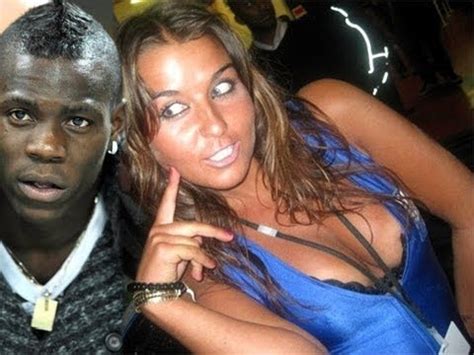 100 bin dolar cezaya çarptırılan futbolcu bunu sadece sıkıldığı. All Football Stars: Mario Balotelli Girlfriend Raffaella ...