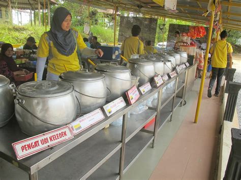 Bubur sagu ubi menjadi makanan tradisional di maluku yang mempunyai cita rasa manis dan sangat cocok dimakan 19. Foot for Food: Bubur Perak