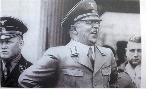 Früher gern sich selbst gefeiert, heute besser gleich gefeuert. Die Kreisleitungen und Kommunalpolitiker der NSDAP Alsfeld ...