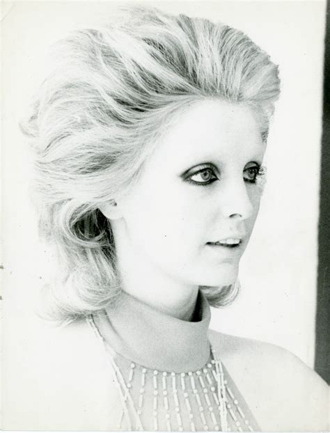 Da ragazzo triste a pazza idea, da la bambola a pensiero stupendo, da e dimmi che non vuoi morire a cieli immensi, molte sono le sue hit internazionali. PATTY PRAVO - LA RAGAZZA DEL PIPER - BELLISSIMA FOTO ...