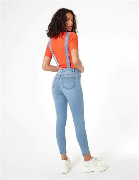 Découvrez la vaste sélection et achetez en ligne : Salopette slim en jean femme • Jennyfer