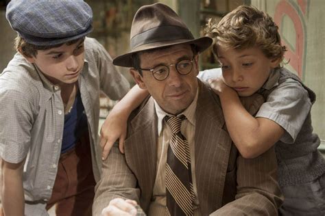 Il gioco delle biglie come metafora di una infanzia serena e spensierata la proposta di rai 1 per stasera (ore 21.25) è un film drammatico del 2017. Un sacchetto di biglie - 2016 - Recensione - Film con ...