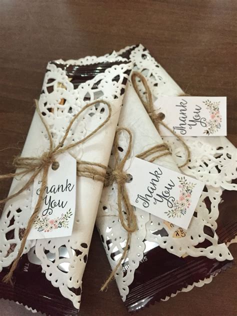 Gifts aren't usually taken to large, formal dinners, especially if you don't know the host well. This is very perfect give away for bridal shower ...