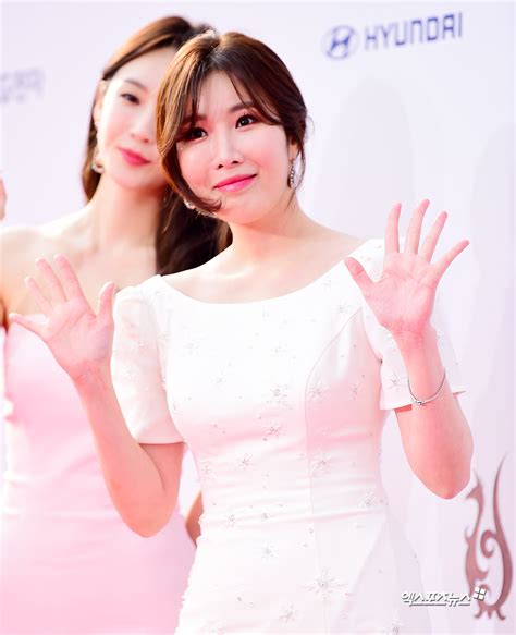 Check spelling or type a new query. 다비치 이해리 '양 손 인사, 까꿍~'엑's HD포토
