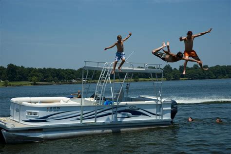 It is home to good populations of largemouth bass, smallmouth bass, crappie, catfish, and white and yellow perch, but it is really known for its exceptional striped bass fishery. Swimming | Arkansas State Parks