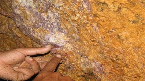 Bagi orang yang memiliki kepekaan batin, saat memegang batu akik combong yang mengandung khodam akan terasa sedikit hangat. Ciri Ciri Batu Yg Mengandung Emas : Jenis Batuan ...