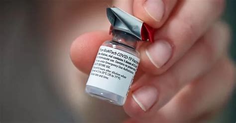 Pfizer's vaccine is the first on the market that consists of actual genetic information from a virus in the form but pfizer is holding back a little. vial de la vacuna de Pfizer y BioNTech contra el ...