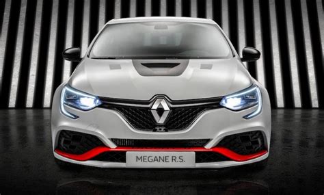 Modelin tasarım güncellemelerine baktığımız vakit bizleri; Noul Renault Megane R.S. Trophy-R bate pe circuit Honda ...