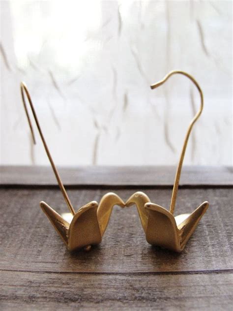 Instead, it's traditional for wedding guests to give a cash gift sealed in like birthday gifts, exchanging christmas gifts is a relatively newer tradition for japanese people. Crane earrings.. Cranes are traditionally given to ...