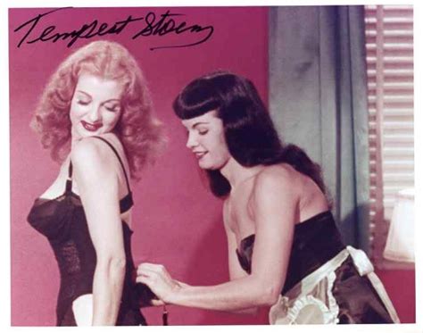 1950'lerin amerika'sında dindar ve tutucu bir ailede büyüyen bir genç kızın seks ikonuna dönüşmesinin süreci. Six Professional Peelers of 50s Burlesque - Burlexe