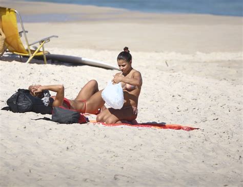 Jesolo 2016 | flávia saraiva and her coach being cuties once again. Jade Barbosa e Flávia Saraiva aproveitam dia de praia no ...