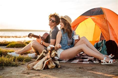 While the common ground of tent campers and rvers is the love of the outdoors, they have their own unique personalities. Romantic Camping Ideas - Make It Happen With Our Guide (It ...