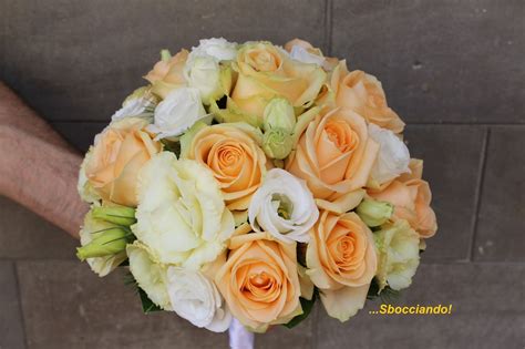 Idee per la composizione floreale del bouquet. ...Sbocciando!: Bouquet da Sposa