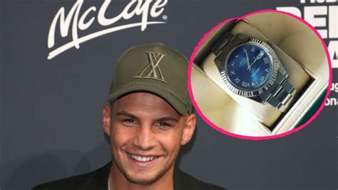 Der italiener ist heute top in form. Spendabel: Pietro Lombardi schenkt Manager teure Rolex-Uhr ...