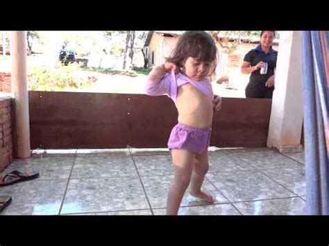 Novinhas dançando no banheiro de calcinha. Criança de 3 Anos Dançando Funk Incrivel Imperdivel ...