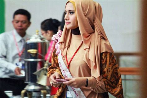 Trans7 adalah stasiun televisi yang dioperasikan oleh pt. Foto-foto News Anchor Cantik Berjilbab Trans 7 Terbaru ...