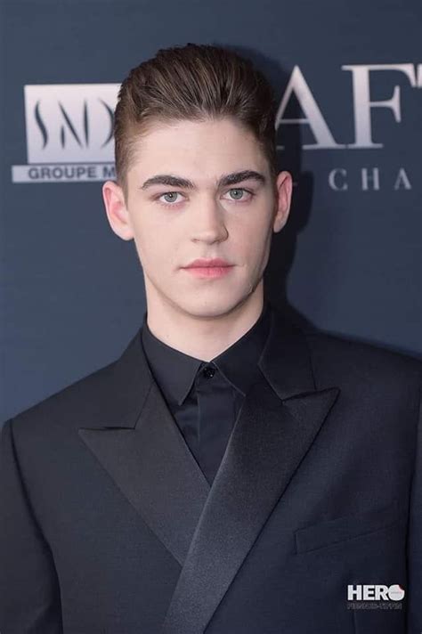 ⬇ descargue fotos de chicos guapos ✔ gran banco de imágenes de stock ▶ millones de fotos sin royalties de la mejor calidad a precios asequibles. Pin de D. en Hero F. | Chicos famosos, Chicos guapos ...