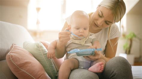 Erst wenn babys drei breie bekommen, sollten sie 100 bis 120 milliliter pro tag aus dem glas trinken. 38 Top Photos Ab Wann Bekommen Babys Brei : Beikoststart ...