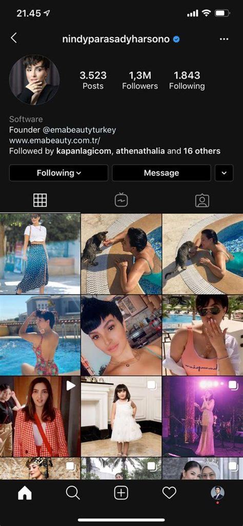 Belum lama ini, ia kembali curhat tentang mantan suami melalui instagram. Akun Instagram Nindy Ayunda Diretas, Diganti Sosok Wanita Bule