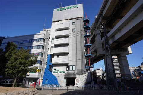 In this tokyo capsule hotel tour video, we visit two luxury japanese capsule hotels at two different price points. Tokyo Kiba Hotel - A Capsule Hotel With A Double Opinion