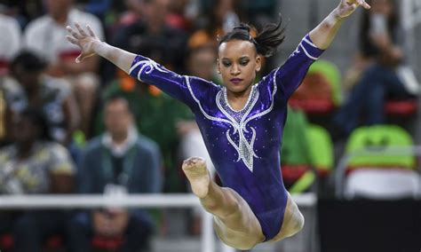 Nas duas finais femininas do último dia do evento na alemanha, o país conseguiu dobradinhas, sendo que flávia saraiva levou o ouro no solo, seguida por jade barbosa, e rebeca andrade foi campeã na trave, com flávia sobrou na disputa do solo e levou o ouro ao conquistar a nota 14,100 dos árbitros. Sem pódio no Mundial, ginástica do Brasil festeja estreia ...