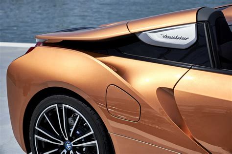 You can buy in the showroom iveco. BMW i8 Roadster (04/2018).