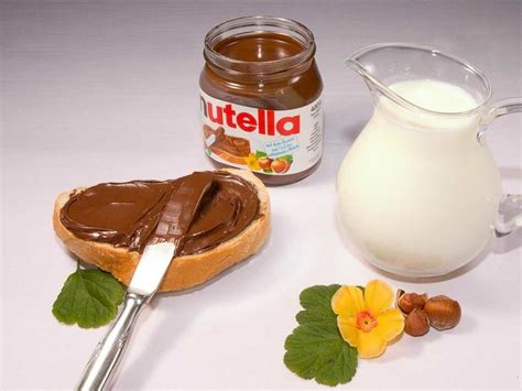 Did you know that nutella made in italy tastes different from the nutella made around the world? This graphic showing what's actually inside Nutella may make you rethink nutrition labels ...