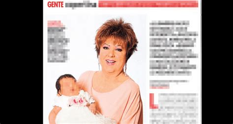 Born in cavriago, berti began her career in 1962 and had her first success in 1965 with the song tu sei quello. Orietta Berti nonna felice presenta la nipotina e tutta la ...
