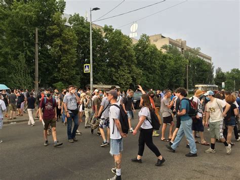 Дівчина стерненка тим часом знімала процес затримання на відео. Справа Стерненка - активісти перекрили дві вулиці під ...