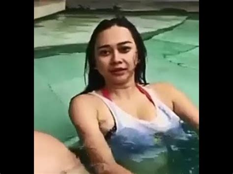 Kamera tembus pandang baju, pakaian dalam yang cocok untuk mengerjai temanmu. Aura Kasih Baju Renang | Wallpaper HD 2019