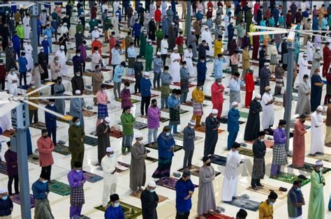 Sholat 5 waktu hukumnya wajib sehingga setiap muslim diwajibkan untuk melaksanakan sholat. Senarai Surau Dirikan Solat Jumaat Waktu PKPP