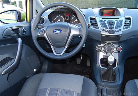 Alta costura aplicada a la automoción. Ford Fiesta Titanium innenraum | fiesta, ford, innenraum ...