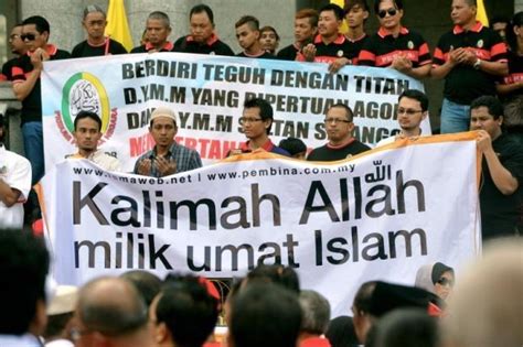 Saya berhujah ketika itu artikel 11(4) jelas melarang berbuat demikian dan jika ada pihak menyebarkannya kepada umat islam, laporan polis perlu dibuat kerana telah menyalahi. Kerana Isu Kalimah Allah, BFM Disaman RM10,000 Oleh SKMM